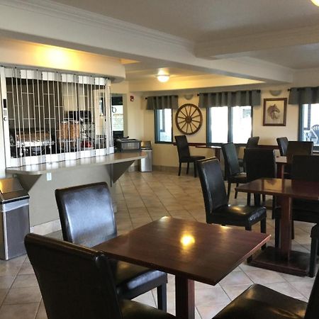 Super 8 By Wyndham High River Ab Eksteriør bilde