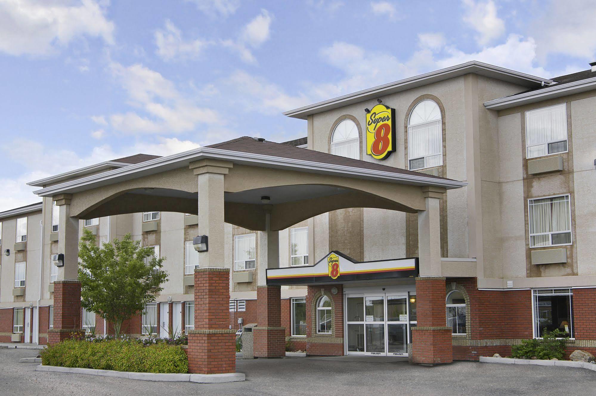 Super 8 By Wyndham High River Ab Eksteriør bilde